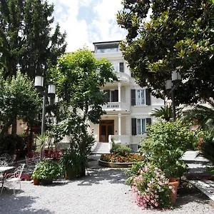 Genovese Elena Aparthotel Varazze